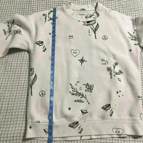 Abercrombie & Fitch Relaxed
Soft A&F Fleece White Graffiti Size M - Picture 2 of 6